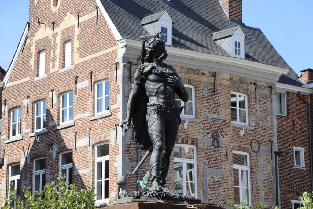 Ambiorix standbeeld.