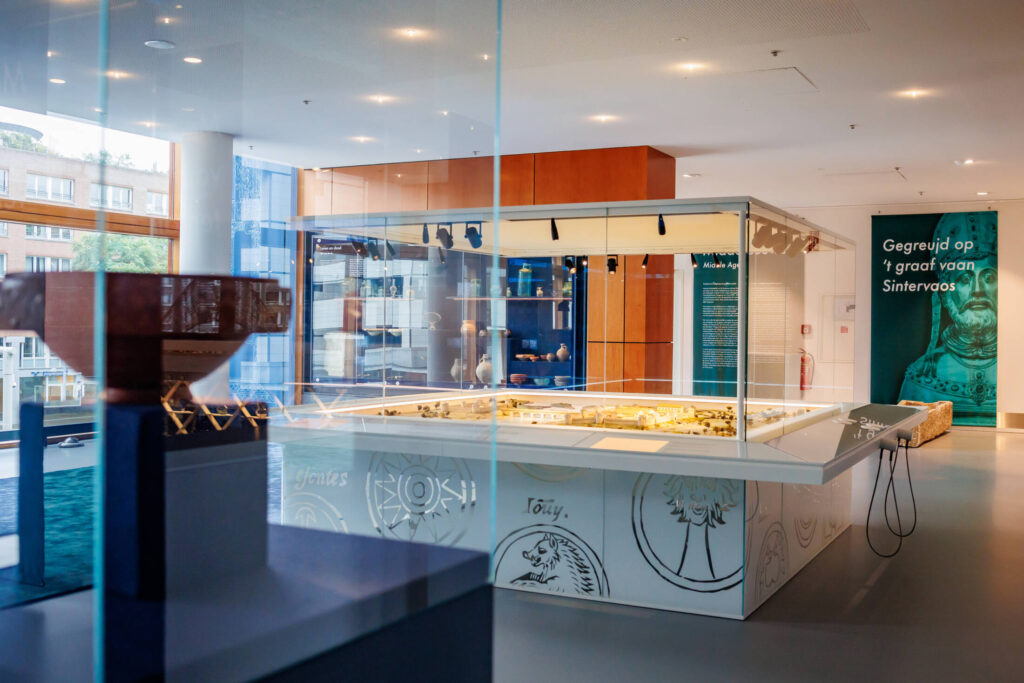 Foto van expositiezaal.