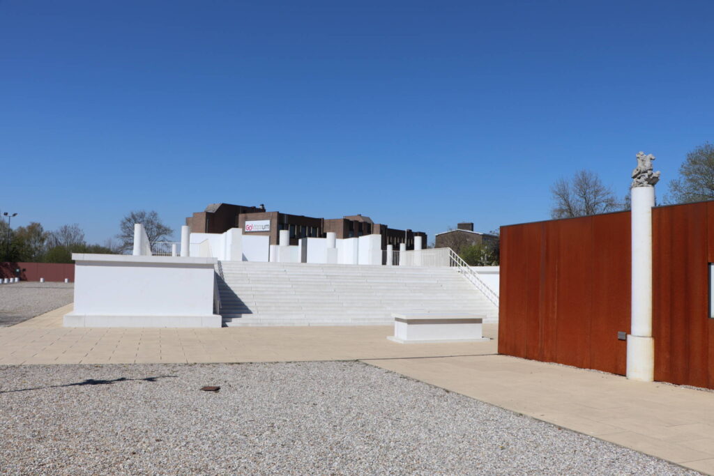 Tempel site vooraanzicht.