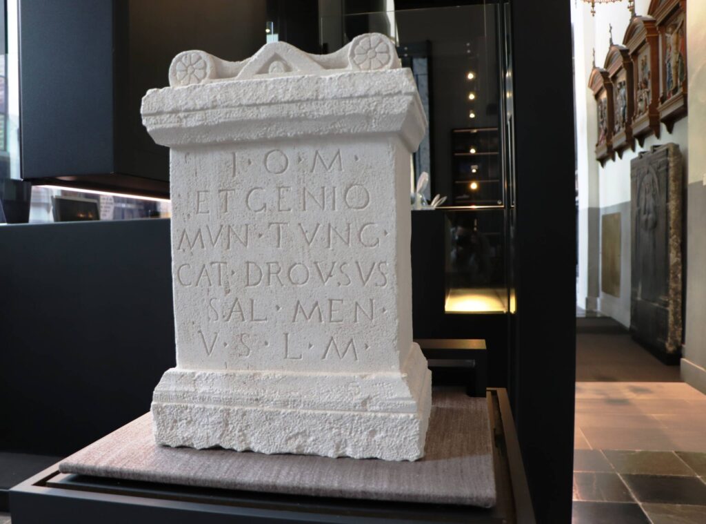 Voorstelling, Romeinse municipium, altaarsteen aan Jupiter Maximus